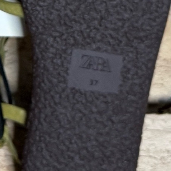 ZARA Olive Green Suede
Minimalist Thong Sandals
Geometric Ankle Strap Flats 37 - Picture 10 of 10